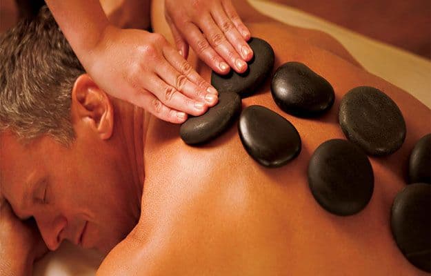 Massagem com Pedras Quentes